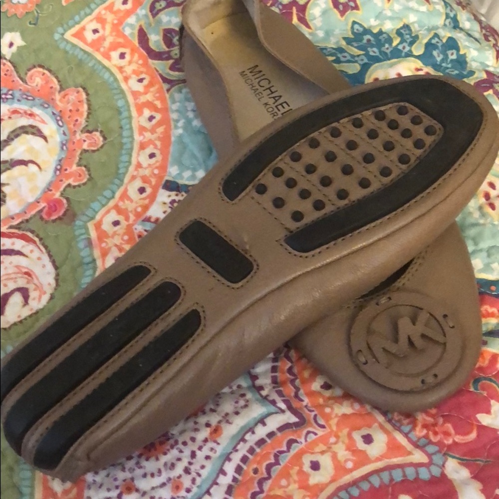 Shoes - Picture 4 of 4